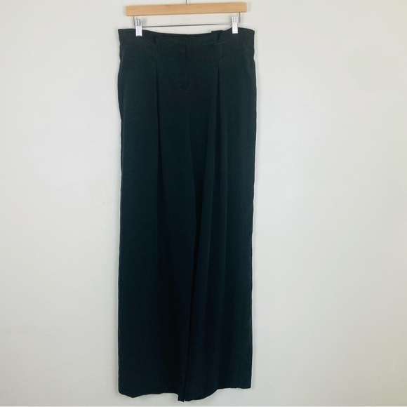 L'AGENCE Pants - L’Agence black silk pleated, high waisted, wide leg trousers. Size 6